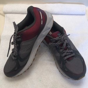 New balance tennis shoes